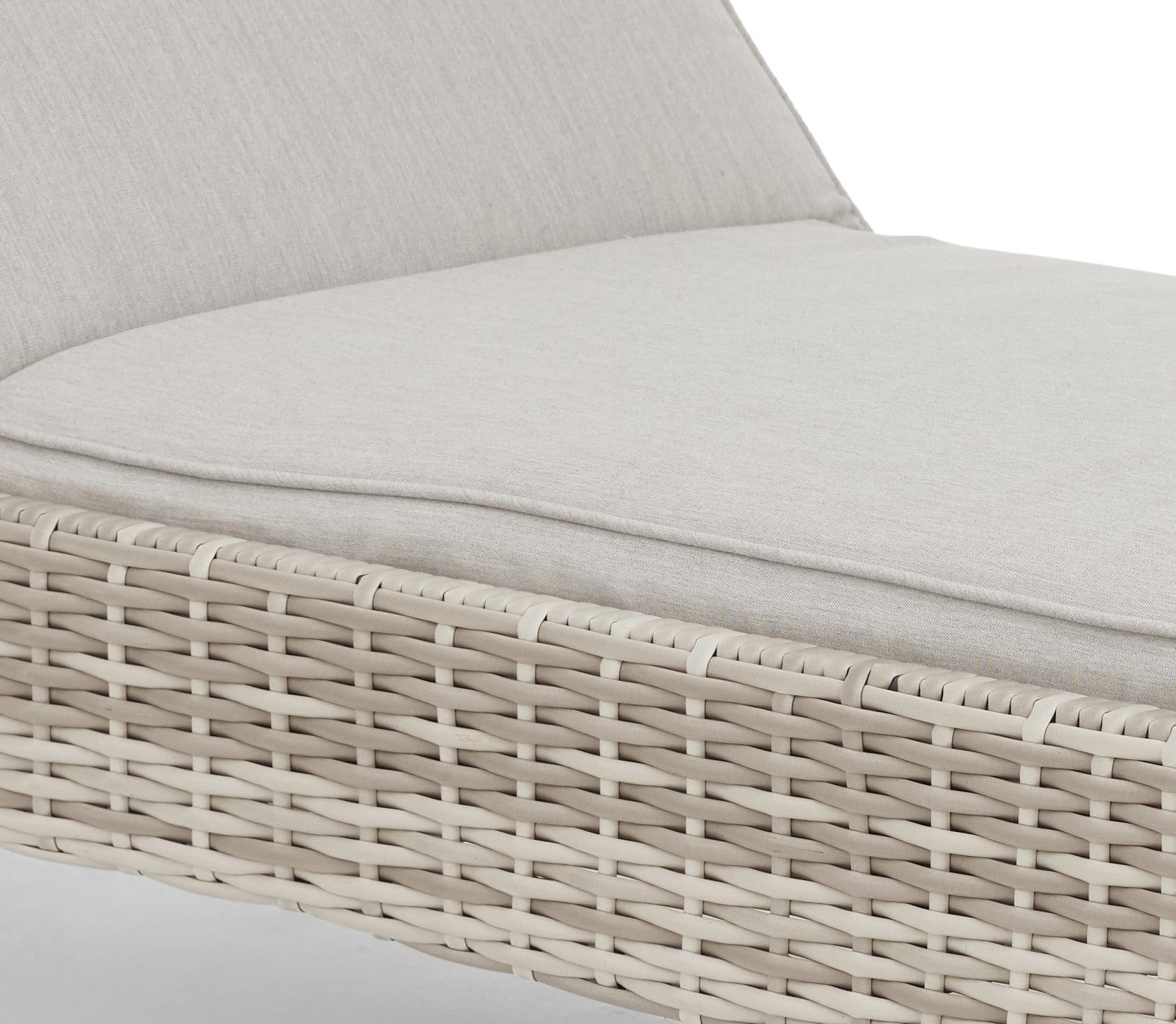 #3032 -๐ Havana Luxury Sun Lounger โ Comfort Meets Convenience